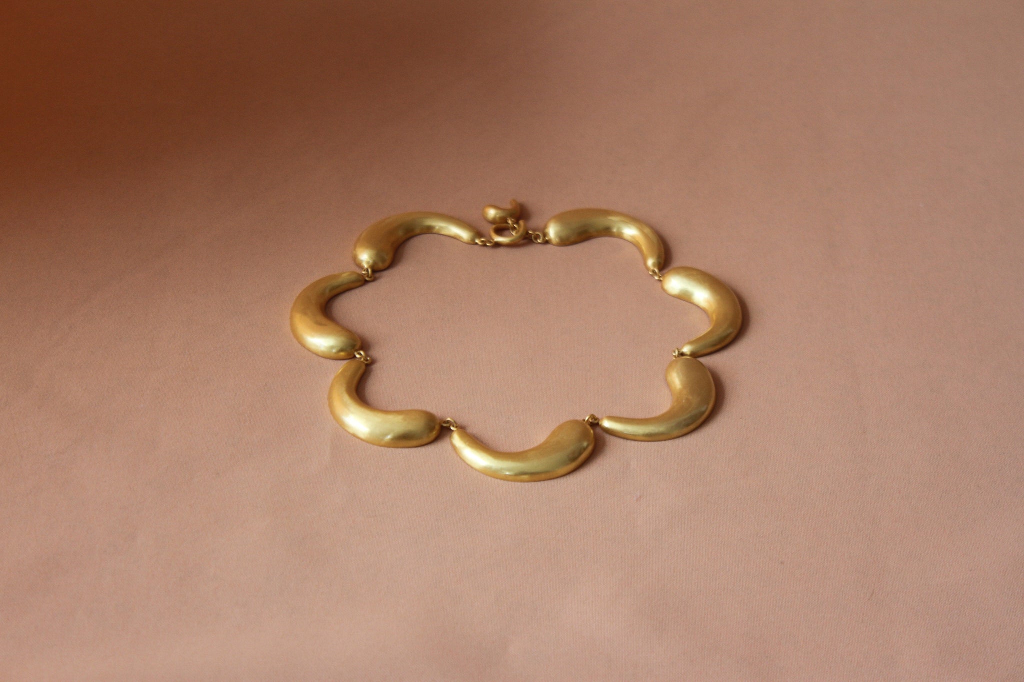Collar Larvas