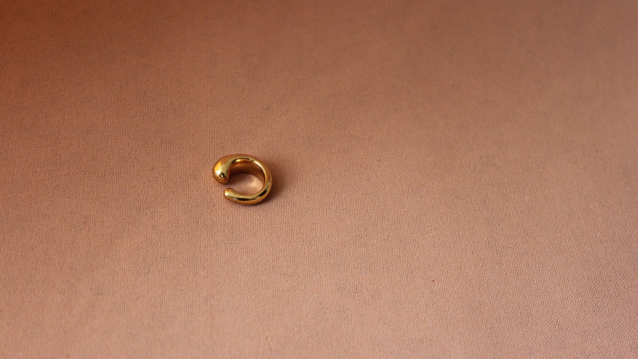 Ear Cuff Mini Larva